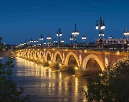 Downtown, Pool Access Apartment Bordeaux